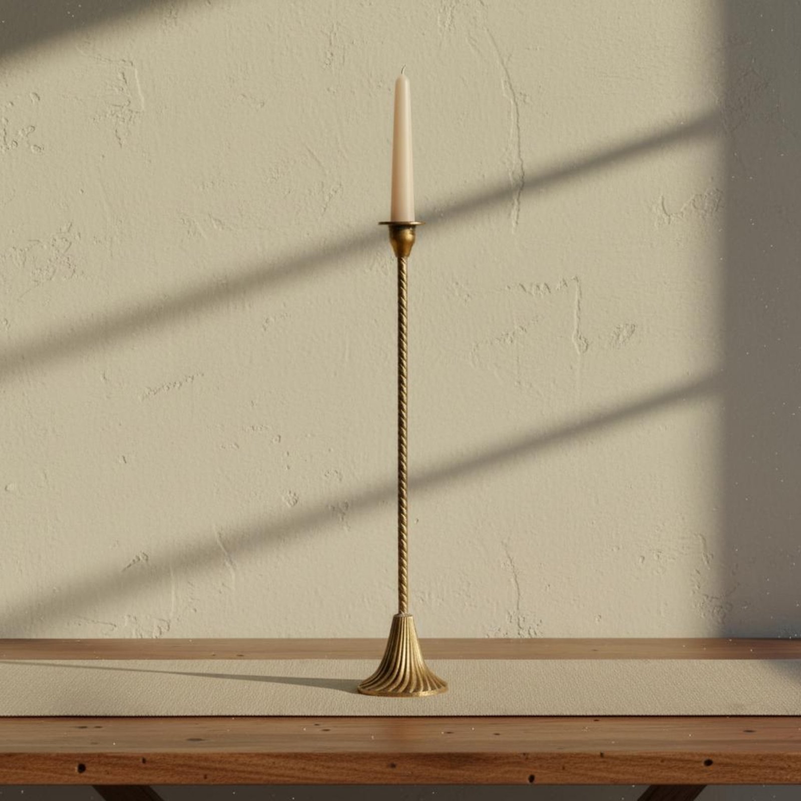 Paraffin Wax - Candelabro Dorado Trenzado con Base Estable,