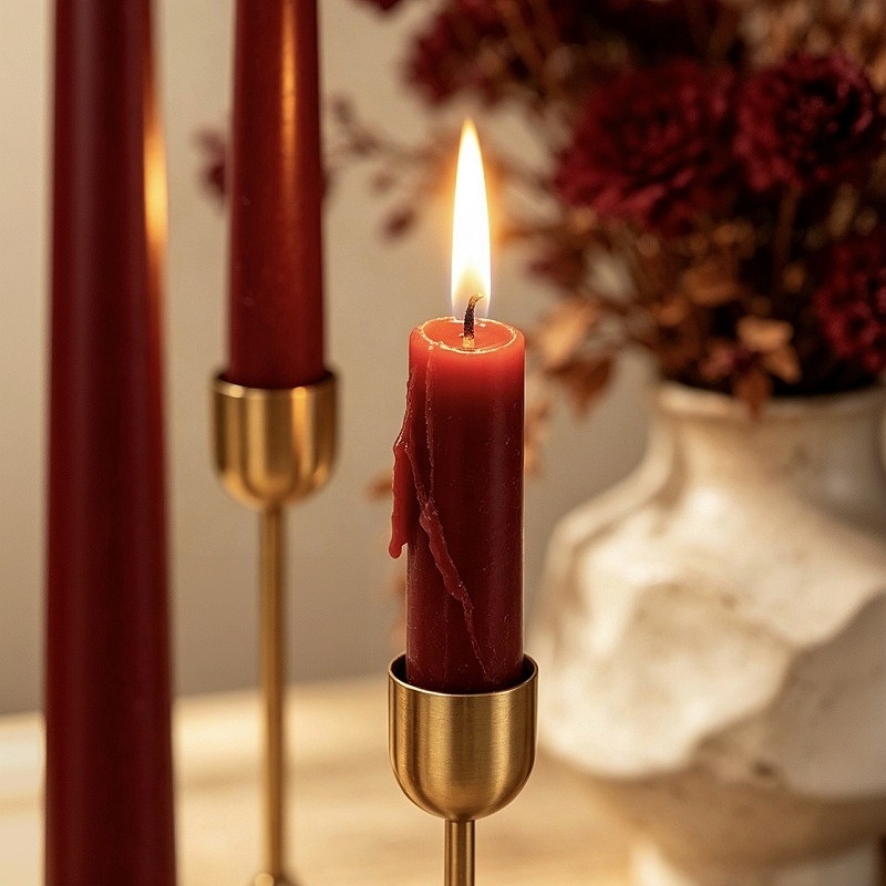 Velas cónicas de color burdeos - Soy Wax reseña y precio